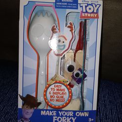 TOYSTORY 4   " Make Your Own Forky"
