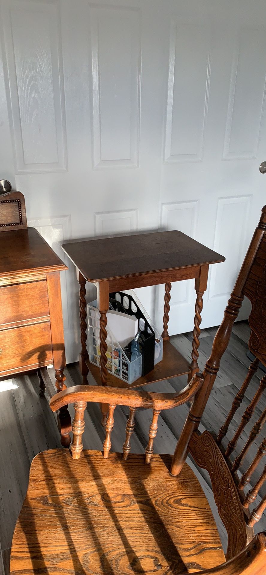Antique dresser ! Solid oak seat chair ! And side table