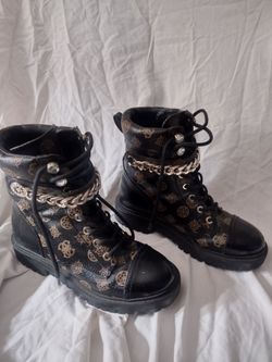 Boots/ shoes size 6