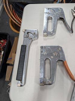 3 Staple Guns / Tackers + Large Assortment of Staples – Tool Lot