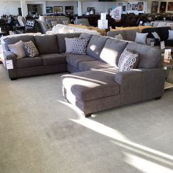 Tracling 3pc Sectional with Chaise