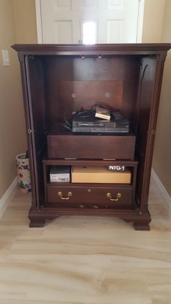 Ethan Allen Armoires / TV Hutch