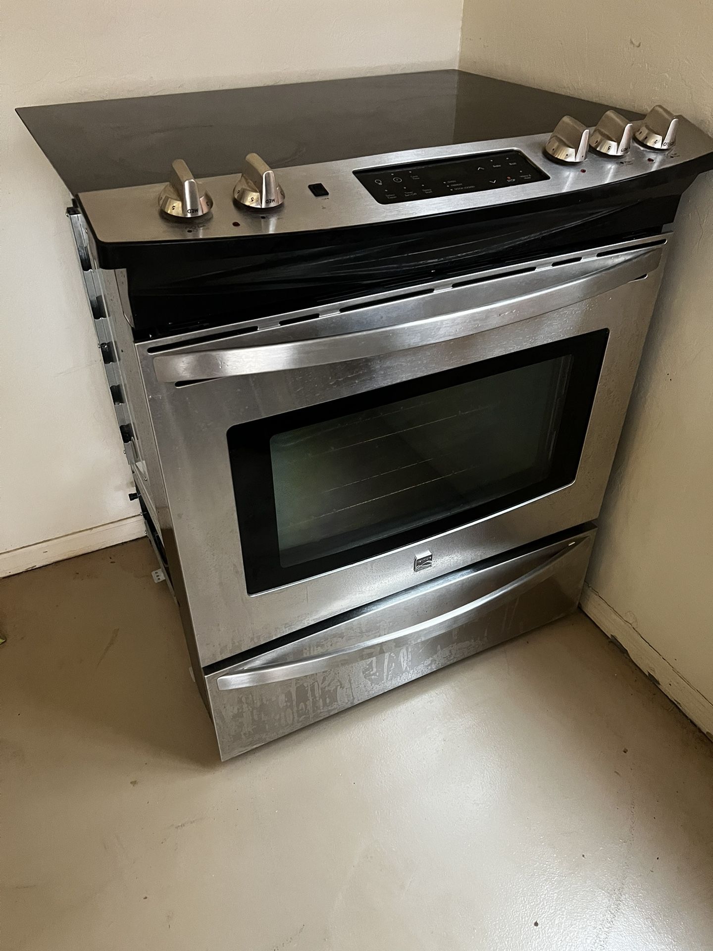 Kenmore 2011 Range for Sale: Size: 37H x 31W x 27D