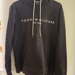 LIKE NEW Tommy Hilfiger Black Embroidered Hoodie - Size Large (SE San Diego)