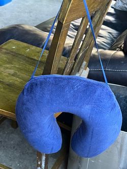 Travel neck pillow