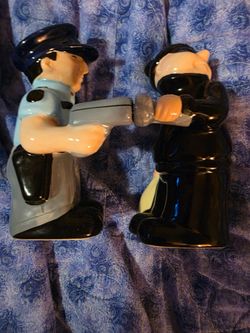 Cops and robbers salt and pepper shakers