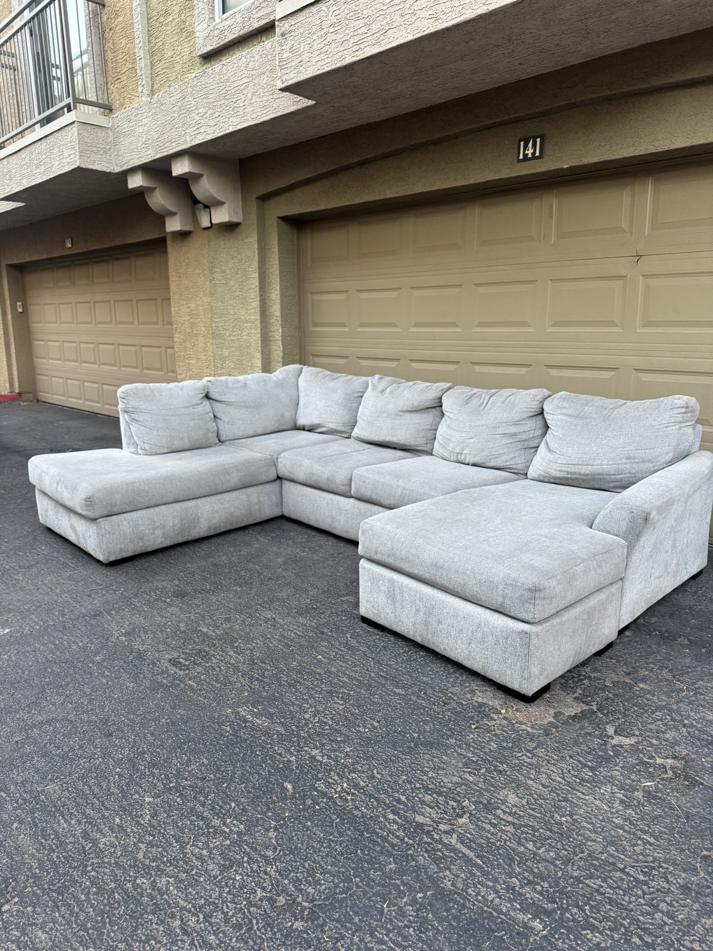 Broyhill Sofa ( Delivery Available )