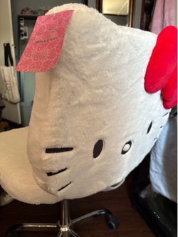 Hello Kitty swivel vanity chair Impressions