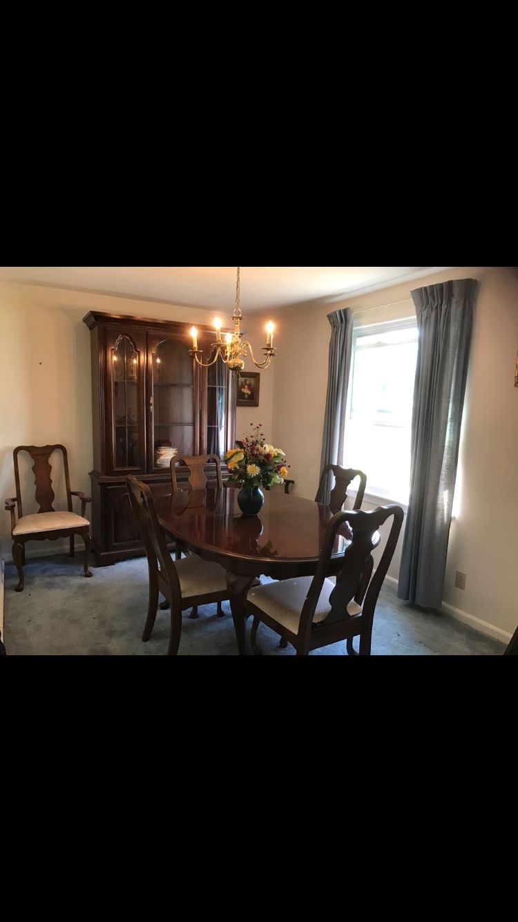 Complete Dining Room Set - Broyhill