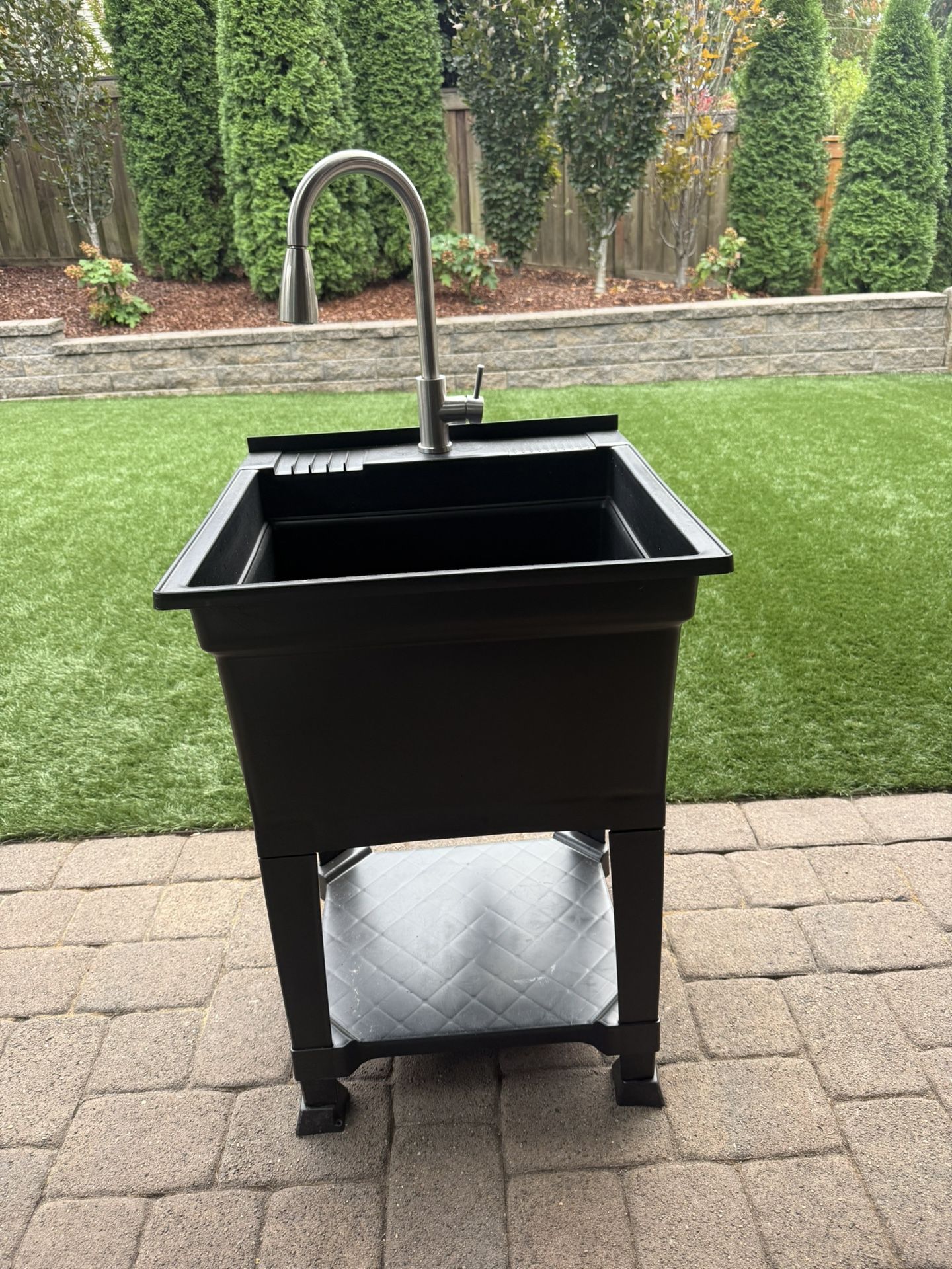 Utility Sink With Faucet