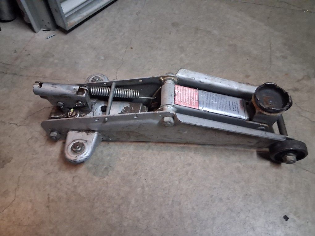 2 Ton Floor Jack Works Great $40