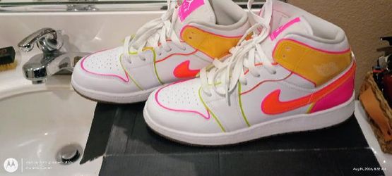 Nike Air Jordan 1 Mid Sneakers