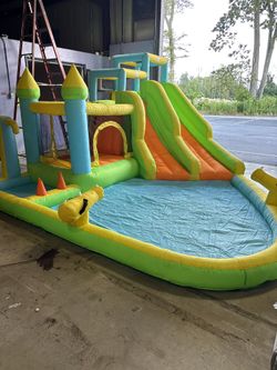 Water Slide Bounce House ! Good Condition!