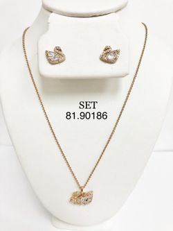 Earrings and necklace set