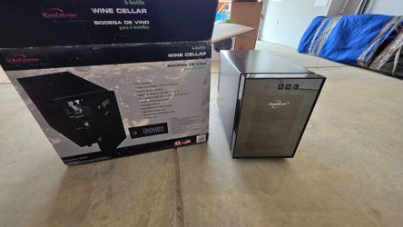 Koolatron Urban Series 6-Bottle Wine Cellar – Like New with Box!
​Price: $60