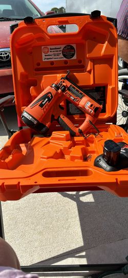 Paslode Battery/gas Finish Nail Gun