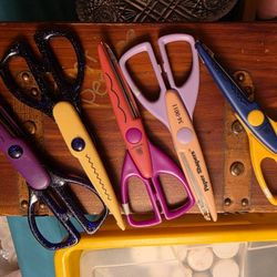 Set Of 5 Scrapbooking Scissors 