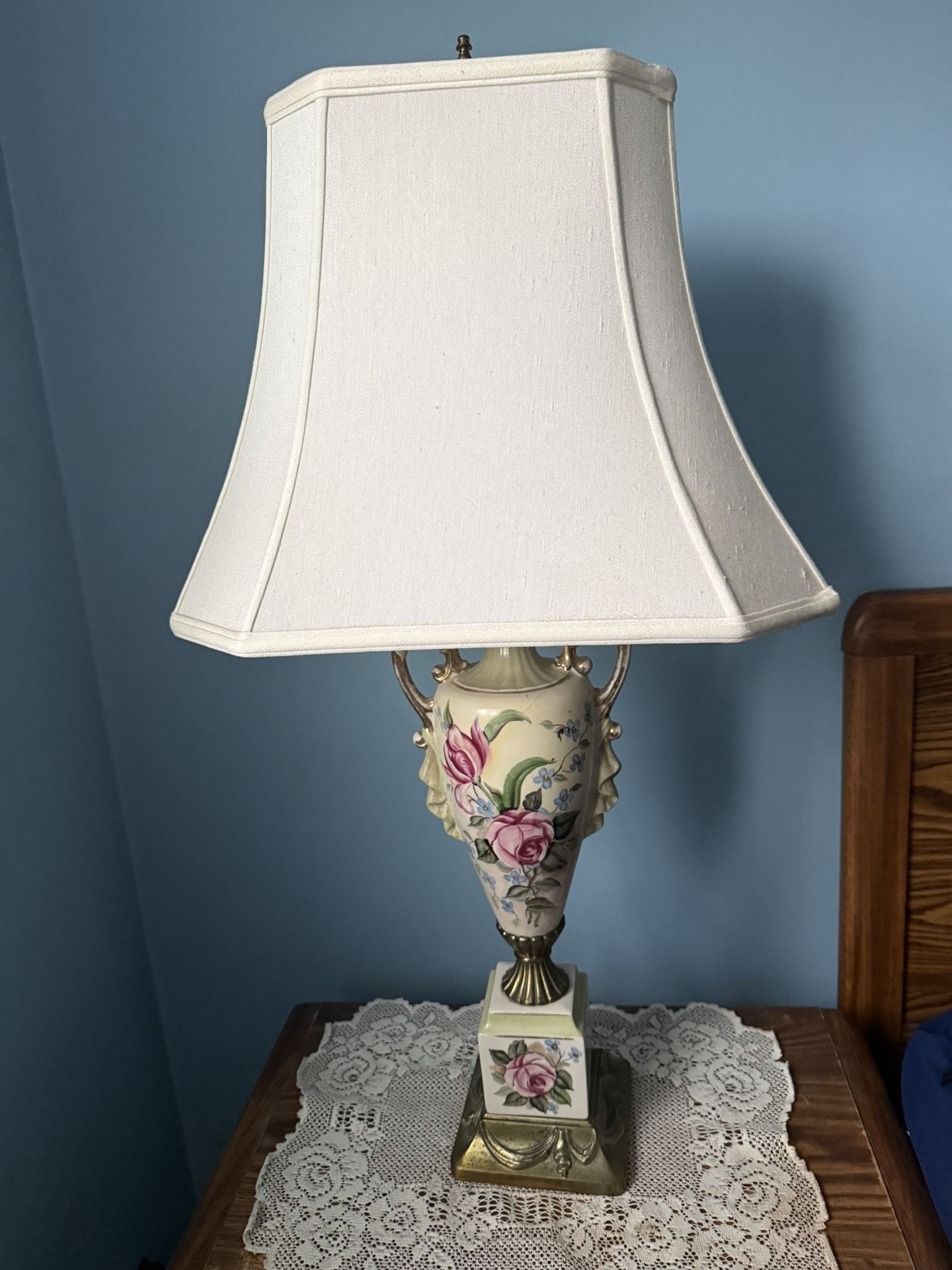 Porcelain Vintage Floral Lamp