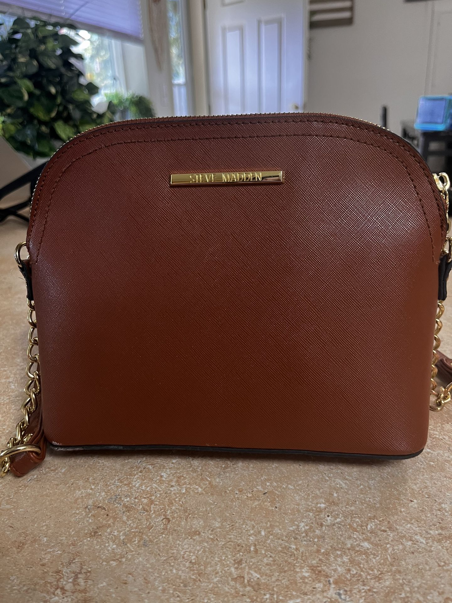 Nice Brown and Gold Chain Steve Madden Purse.