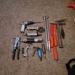 Lots of Pnuematic Tools, Rivet Gun, 5 Razor Knives, 2 Welding Hammers