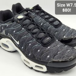 Nike Air Max Plus SE Black DM7570-001 Size 6 / Women 7.5 for Sale in San Diego, CA - OfferUp