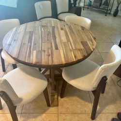 Modern round dining table 