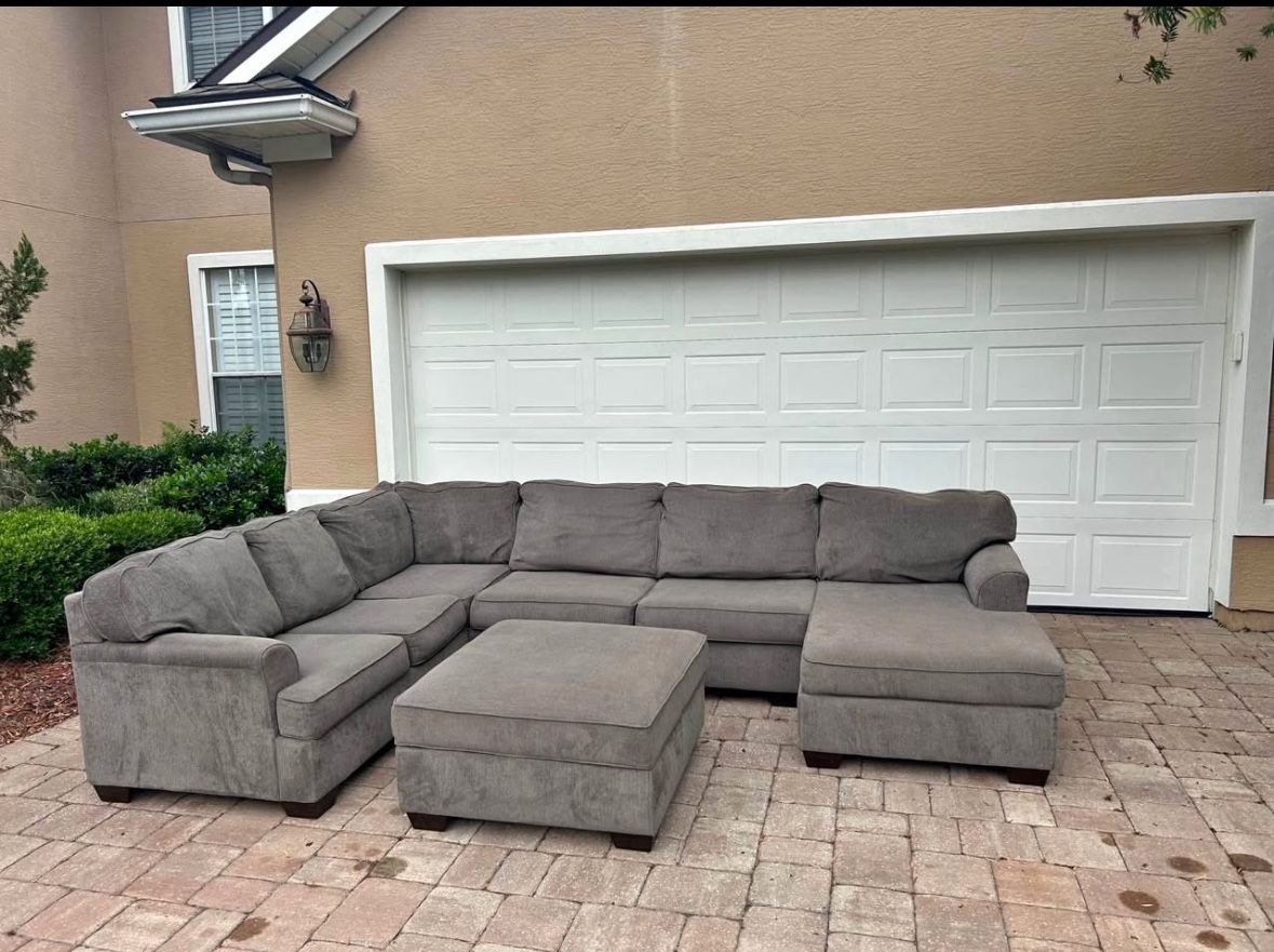 Sectional Couch With Ottoman 
