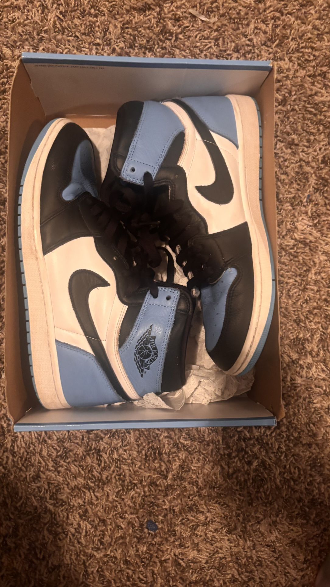 Air Jordan 1 Retro High Unc