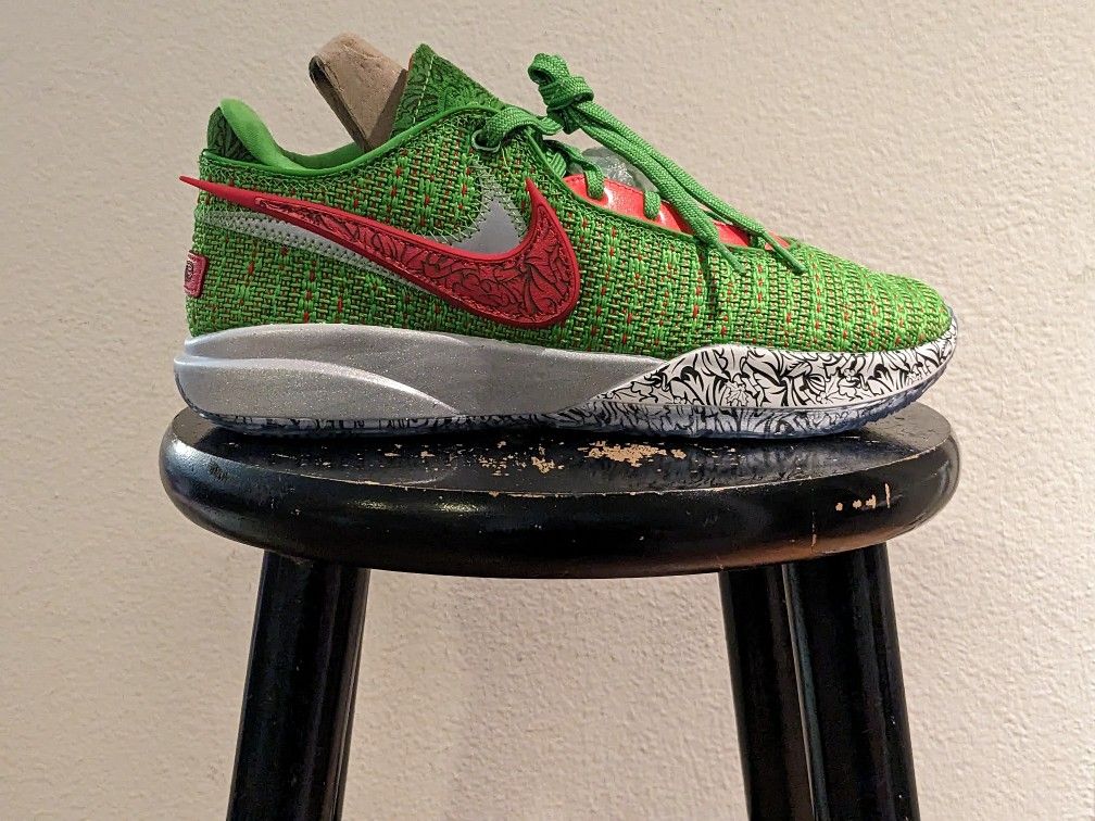 New Lebron XX Stocking Stuffer Size 8.5