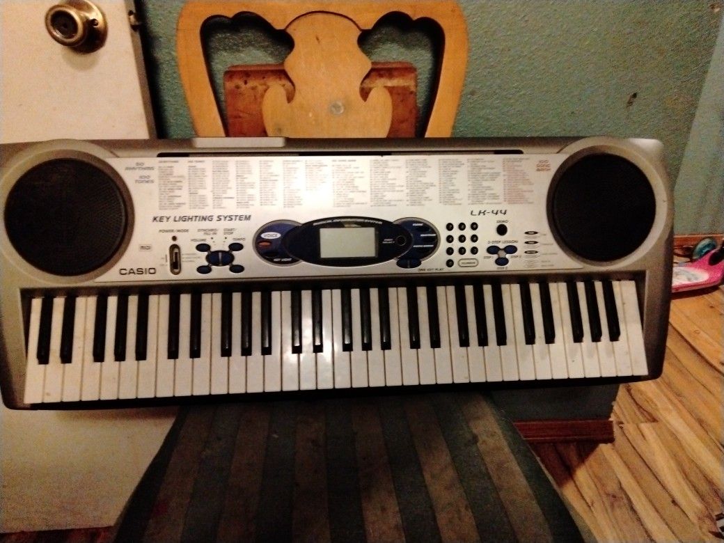 Casio Piano LK - 44 LIGHT UP KEYS