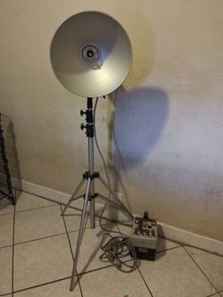 LAMPARA TRIPIE PARA FOTOGRAFIA. EXELENTES CONDICIONES