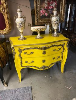 Yellow Rococo Commode LOOK UP A yellow Rococo-style commode with ornate gilded appliques. TIME PERIOD Mid-20th Century ORIGIN France ESTIMATED VALUE 