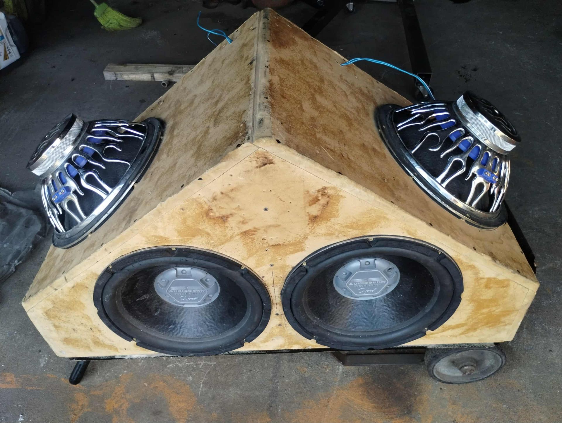 Four 15 Inch Audiobahn Special Edition Dj Jones Speakers