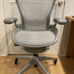 Herman Miller Aeron Chair, Size B - Medium