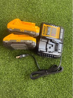 DeWALT 20v XR power pack 4AH 2 Battery & Charger
