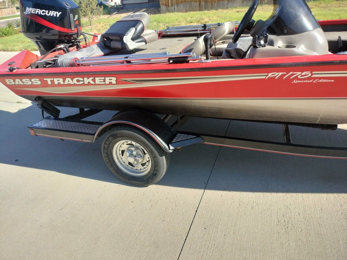 08 Bass Tracker