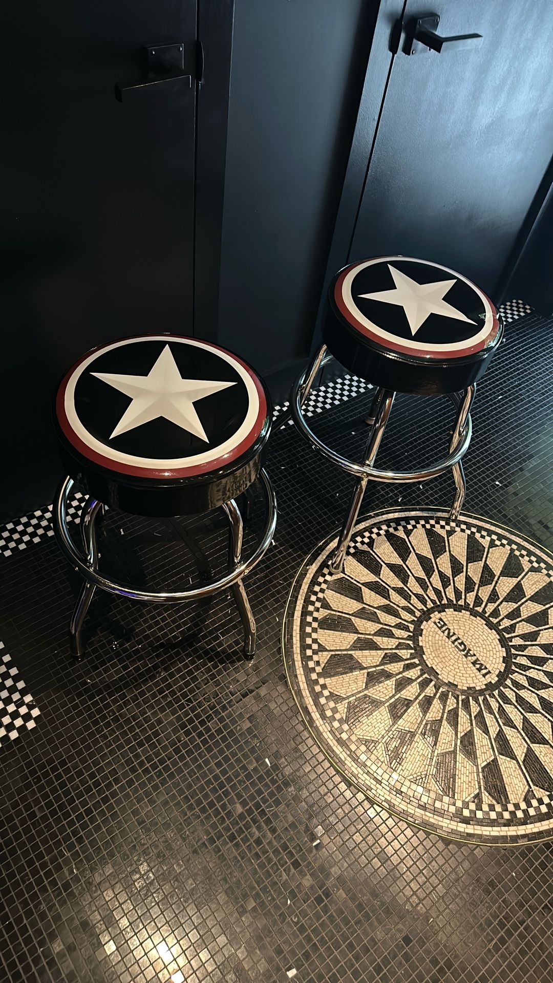 Road runner star stools
