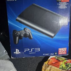PS3 Plus with4 controllers and 4 Games