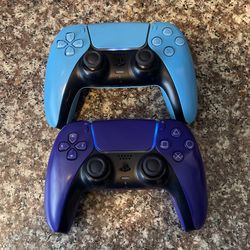 2 PS5 Controllers 