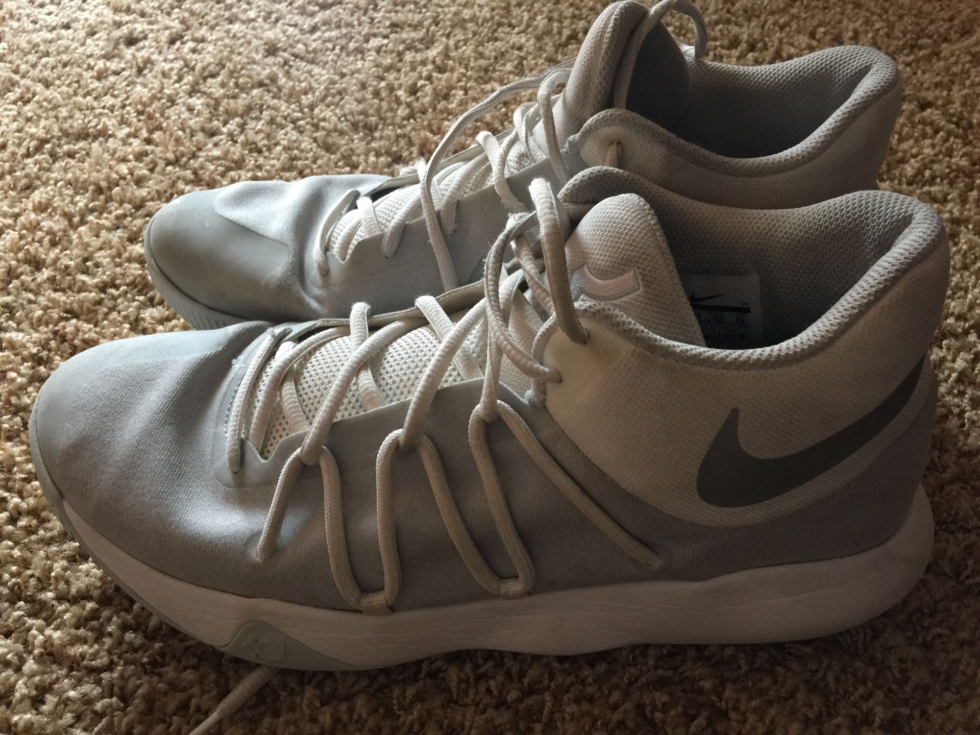 Kevin DURANTS KD Gray and White size 11. GREAT CONDITION $35