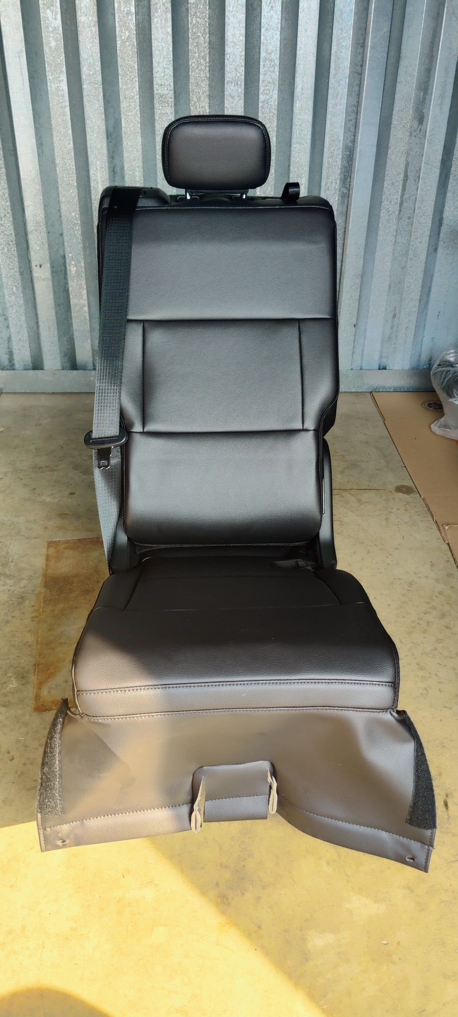 2020 2021 2022 FORD EXPLORER POLICE INTERCEPTOR REAR 2NDROW MIDDLE SEAT BLACK VINYL