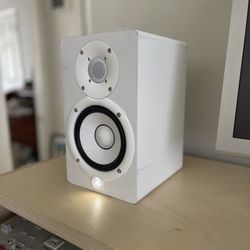Yamaha HS5 Studio monitor speakers 