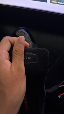 v