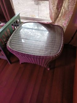 Ratan Coffee Table W Glass Top