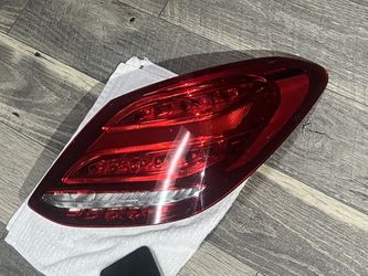 2015-2018 W205 C300 MERCEDES BENZ RIGHT PASSENGER SIDE REAR TAIL LIGHT LAMP FULL LED OEM NICE SHAPE 