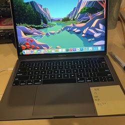 MacBook Pro 2018 13” Retina display Touchbar 