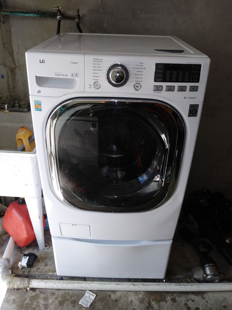 LG steam washer and dryer (2 in 1) like new