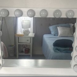 Hollywood Style Vanity Mirror 