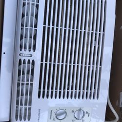 Window unit AC 5000 BTU