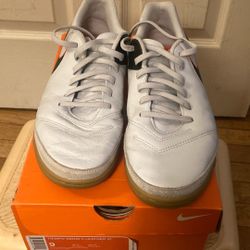 Nike Leather Indoor Soccer Shoes Size 9